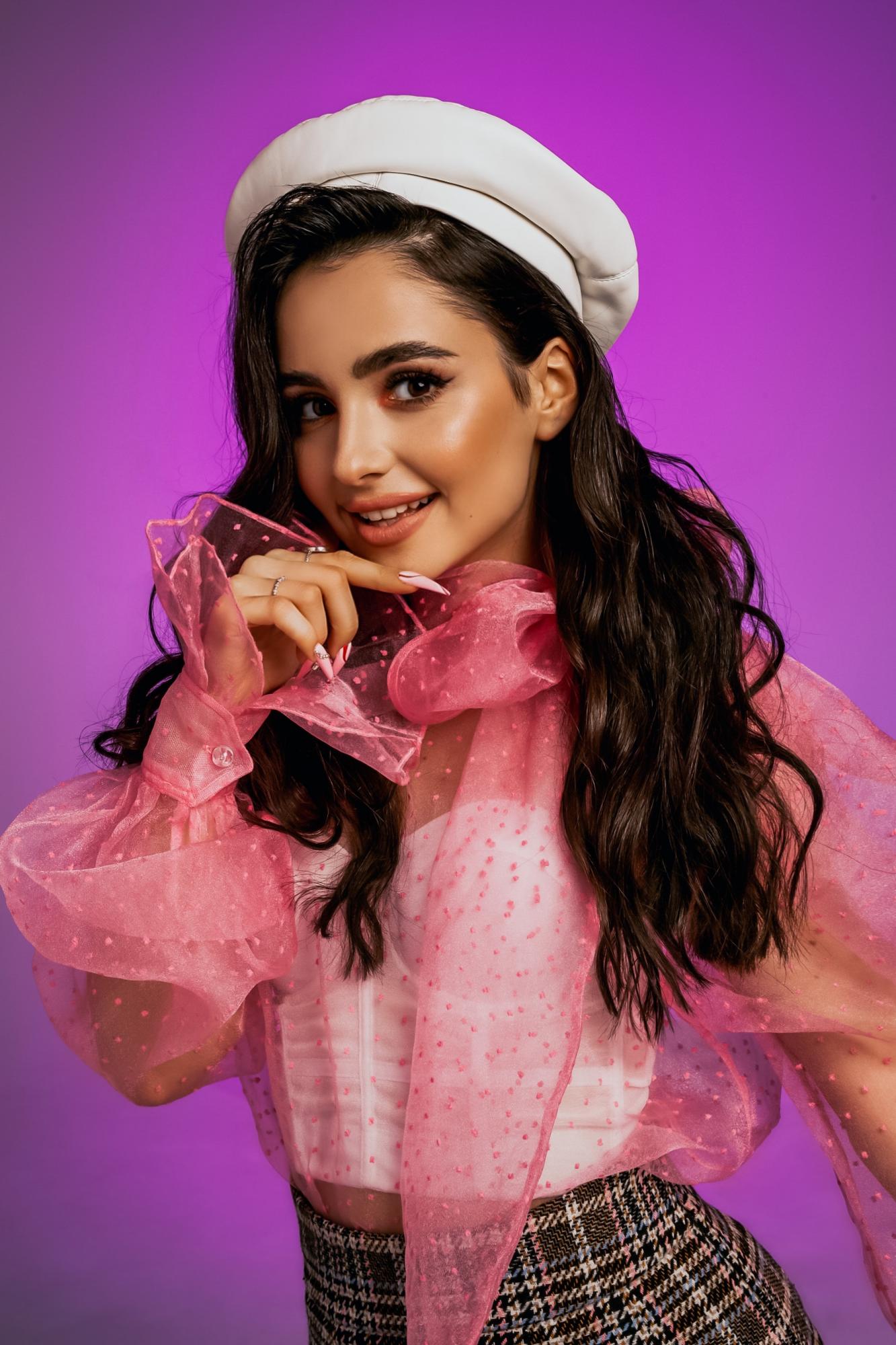 Зірки розсекретили, як зустрінуть Новий рік: в піжамі, на роботі і в теплих краях!